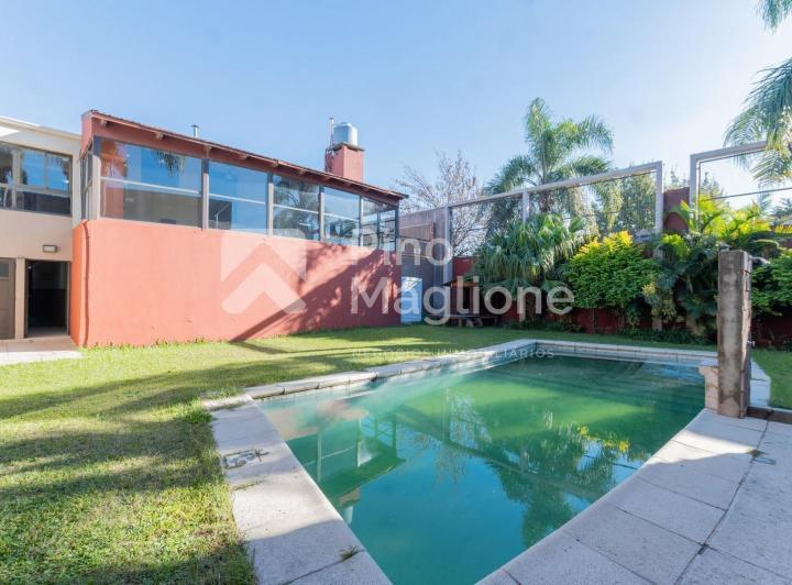 Casa · 146m² · 4 Dormitorios · 3 Cocheras