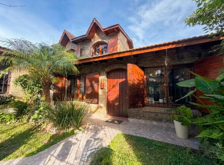 Casa · 126m² · 5 Ambientes · 2 Cocheras