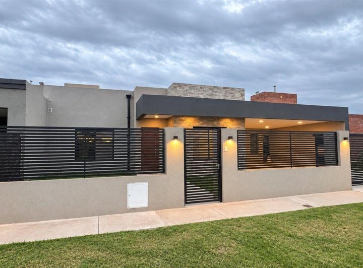 Casa · 186m² · 6 Ambientes · 2 Cocheras