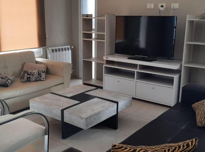 Casa · 160m² · 2 Dormitorios · 2 Cocheras