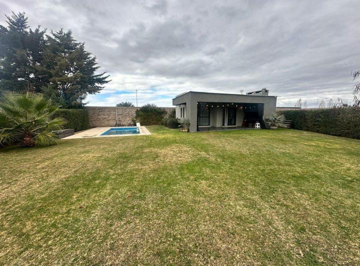 Casa · 75m² · 2 Ambientes · 1 Cochera