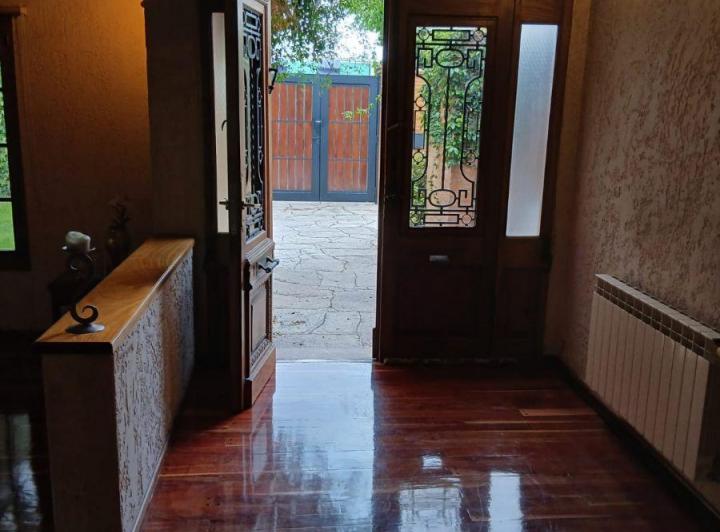 Casa · 300m² · 6 Ambientes · 2 Cocheras