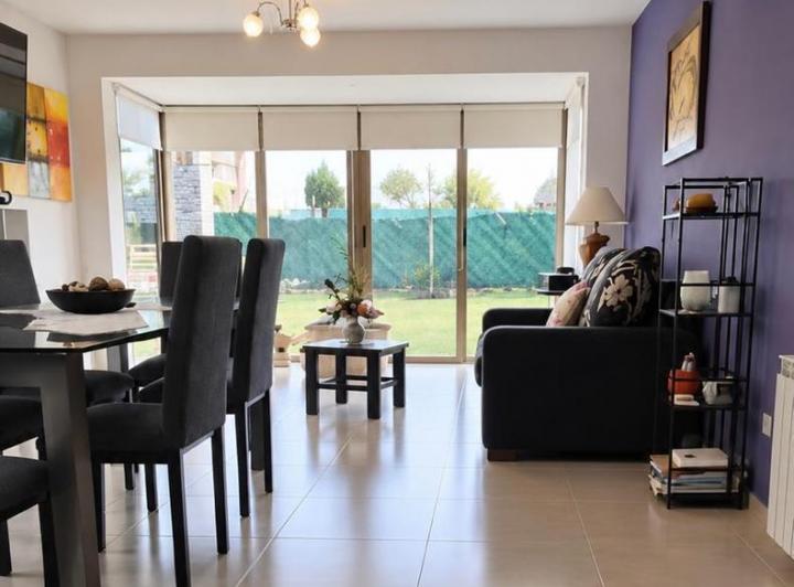 Casa · 140m² · 2 Dormitorios · 1 Cochera