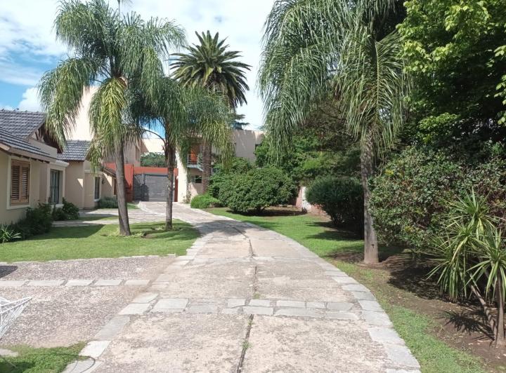 Casa · 100m² · 3 Ambientes · 2 Cocheras