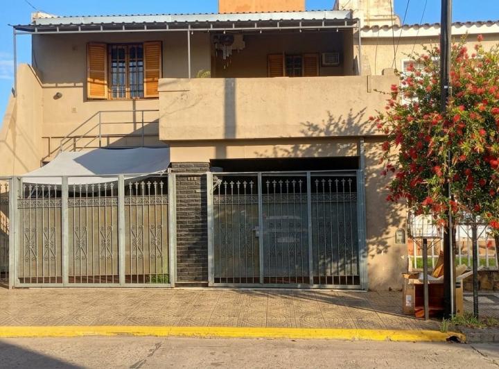 Casa · 153m² · 5 Ambientes · 2 Cocheras
