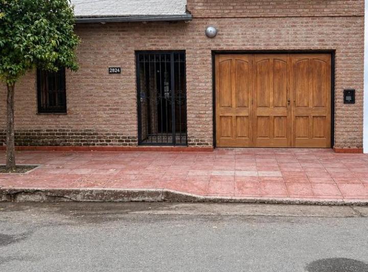 Casa · 376m² · 6 Ambientes · 1 Cochera