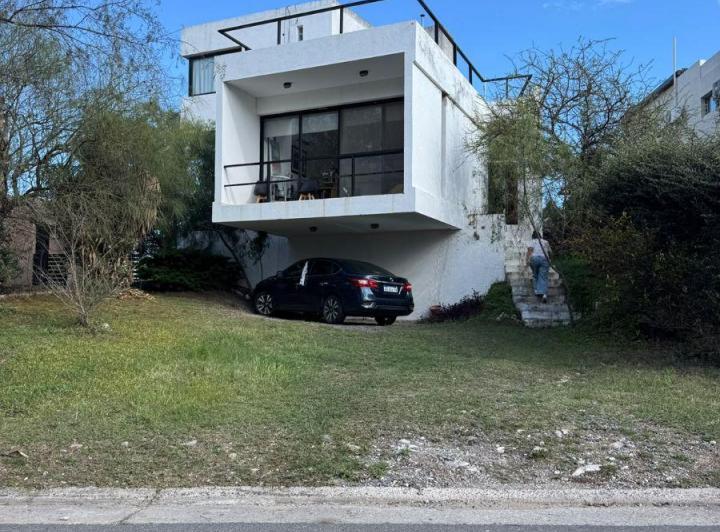 Casa · 190m² · 6 Ambientes · 1 Cochera
