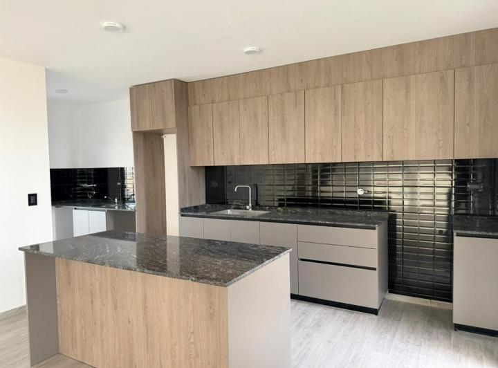 Casa · 227m² · 4 Ambientes · 2 Cocheras