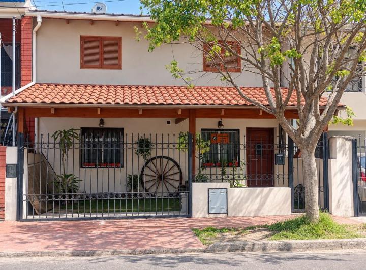 Casa · 130m² · 5 Ambientes · 1 Cochera
