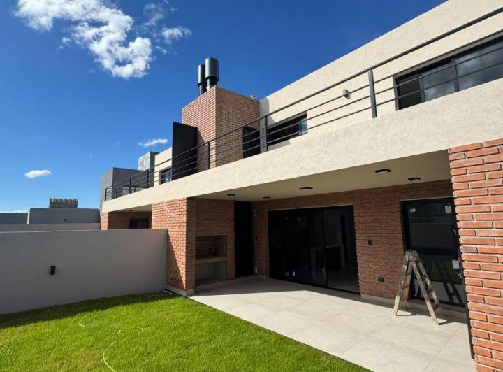 Casa · 145m² · 5 Ambientes