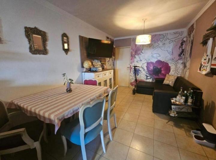 Casa · 85m² · 5 Ambientes · 1 Cochera