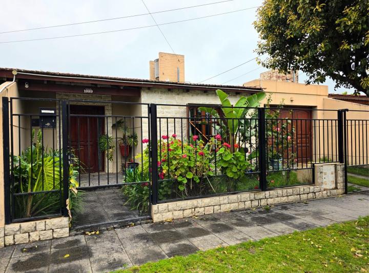 Casa · 176m² · 3 Ambientes · 2 Cocheras