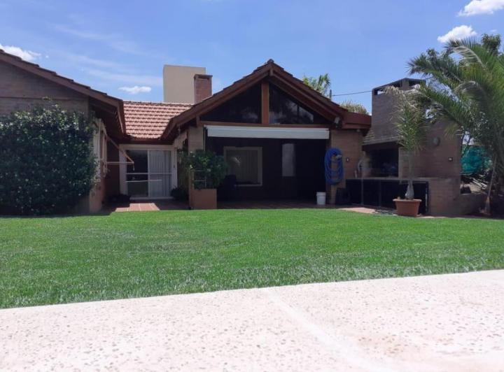 Casa · 200m² · 5 Ambientes · 2 Cocheras