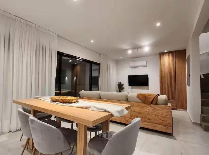 Casa · 170m² · 7 Ambientes · 2 Cocheras