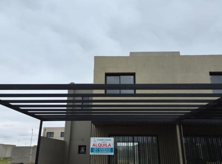 Casa · 130m² · 5 Ambientes · 1 Cochera