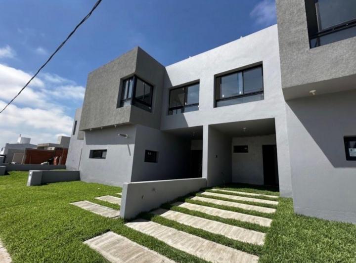 Casa · 125m² · 5 Ambientes · 1 Cochera