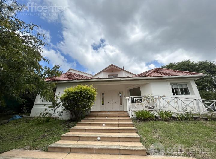 Casa · 340m² · 6 Dormitorios · 3 Cocheras