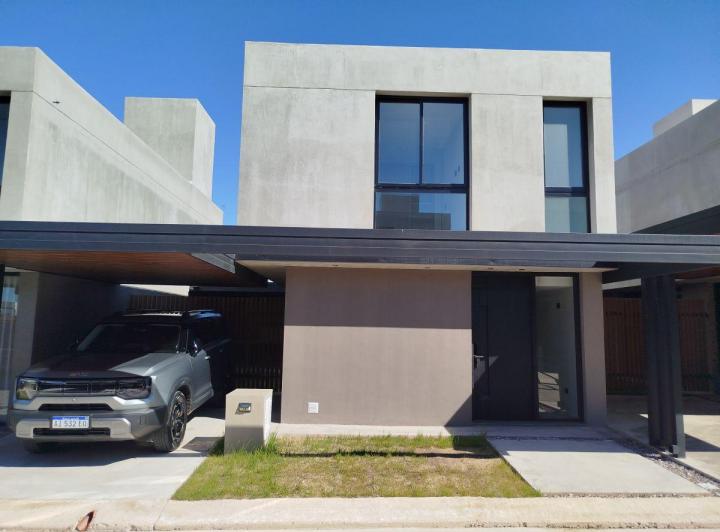 Casa · 160m² · 6 Ambientes · 1 Cochera