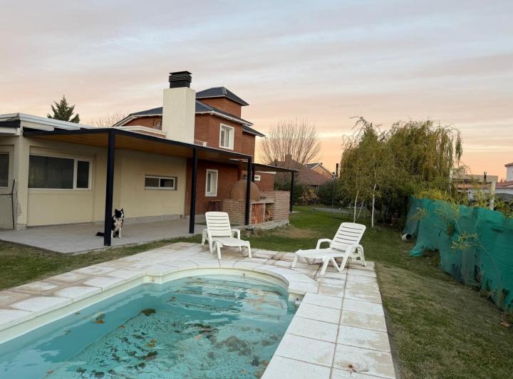 Casa · 210m² · 5 Ambientes
