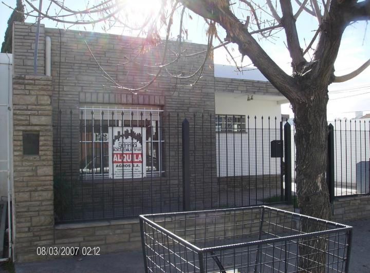 Casa · 100m² · 4 Ambientes · 2 Cocheras