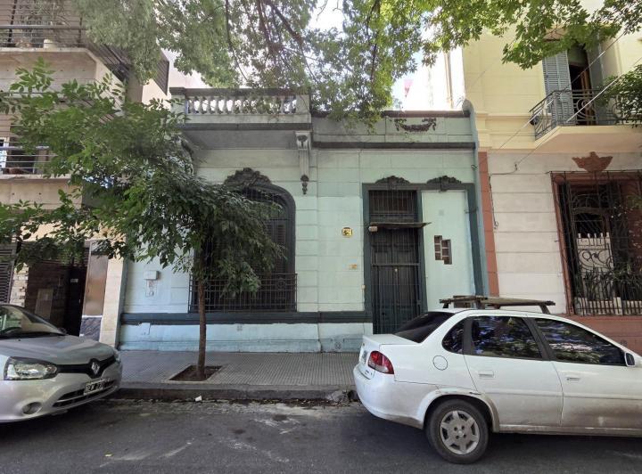 Terreno · 240m² · 8 Ambientes