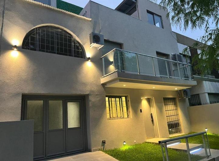Casa · 260m² · 5 Ambientes · 1 Cochera