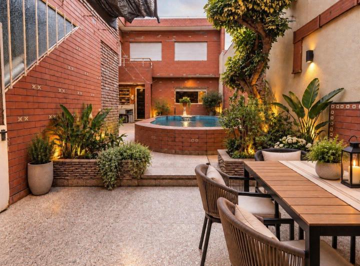 Casa · 306m² · 8 Ambientes · 1 Cochera
