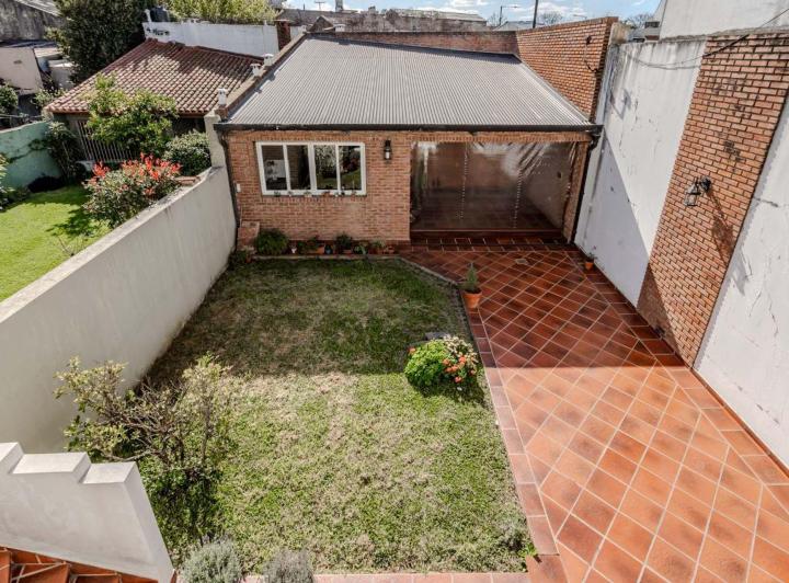 Casa · 300m² · 5 Ambientes · 2 Cocheras