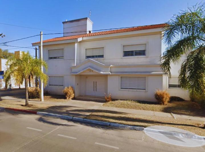 Casa · 300m² · 7 Ambientes · 2 Cocheras