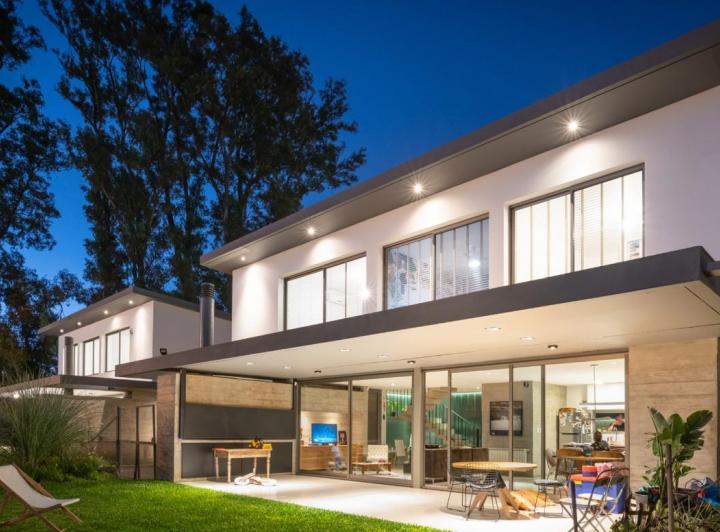 Casa · 190m² · 5 Ambientes · 2 Cocheras