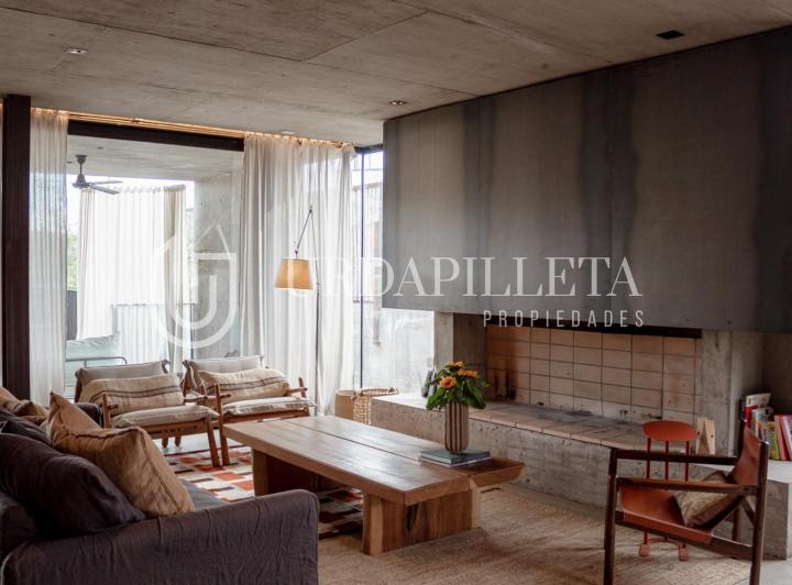 Casa · 249m² · 6 Ambientes · 2 Cocheras