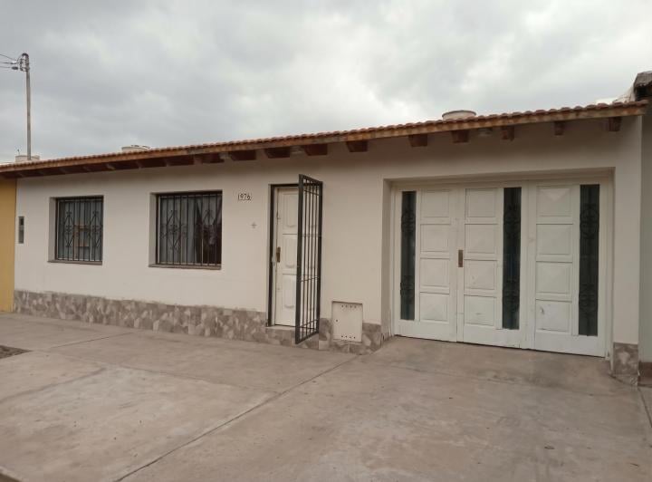 Casa · 140m² · 5 Ambientes · 2 Cocheras