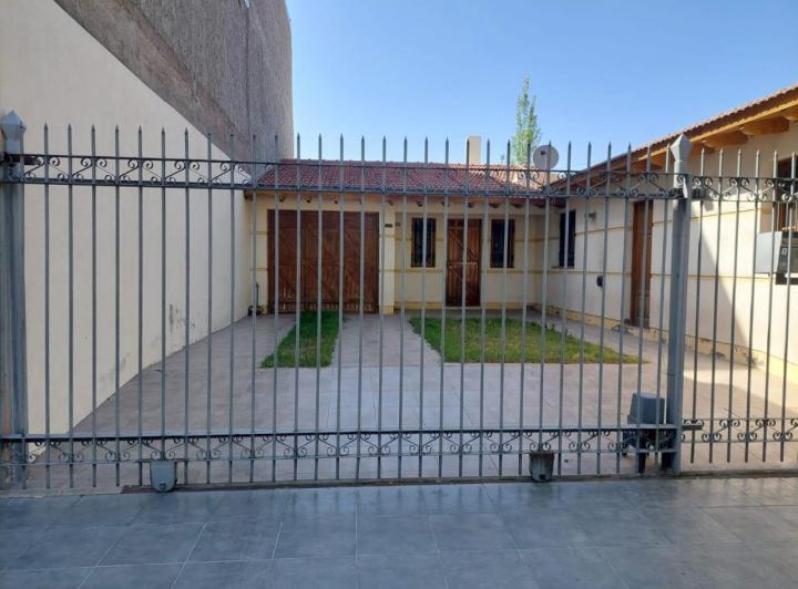 Casa · 250m² · 7 Ambientes · 2 Cocheras