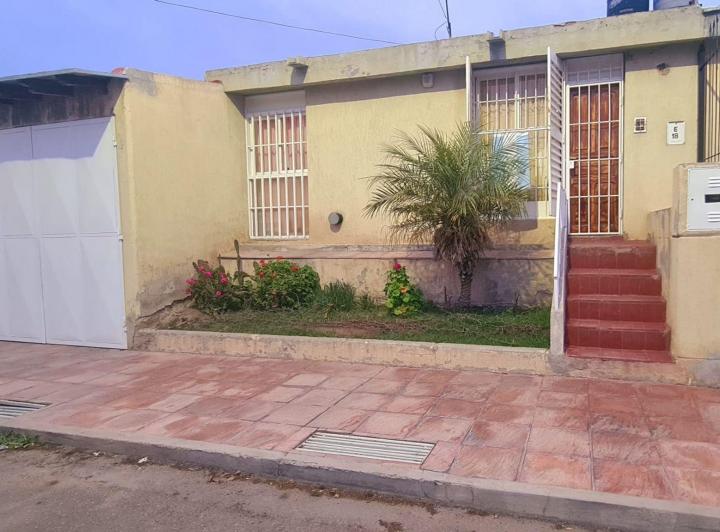 Casa · 83m² · 4 Ambientes · 1 Cochera
