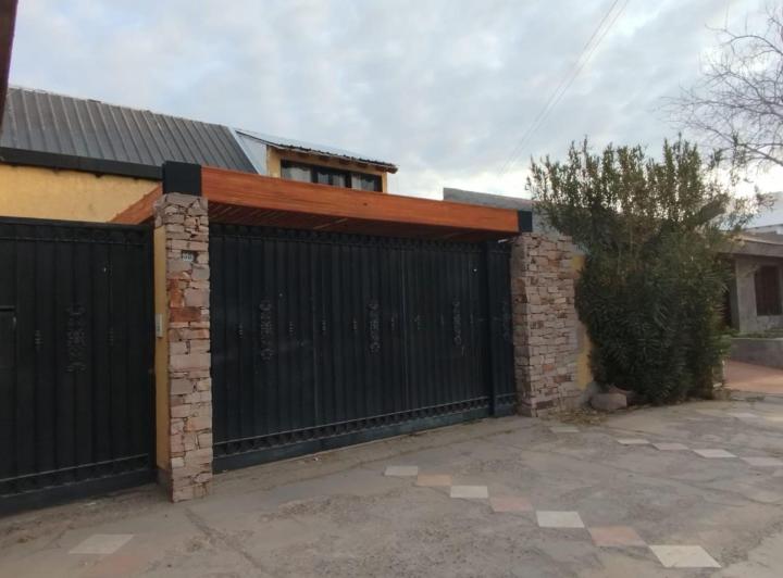 Casa · 165m² · 8 Ambientes · 2 Cocheras