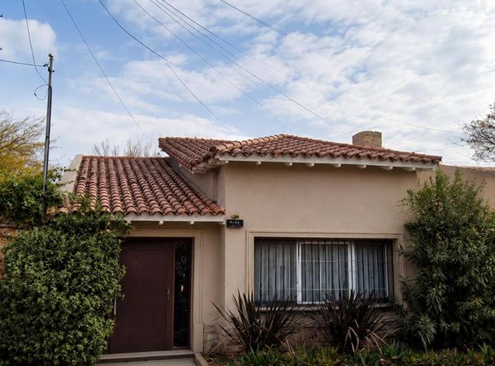 Casa · 275m² · 8 Ambientes · 2 Cocheras