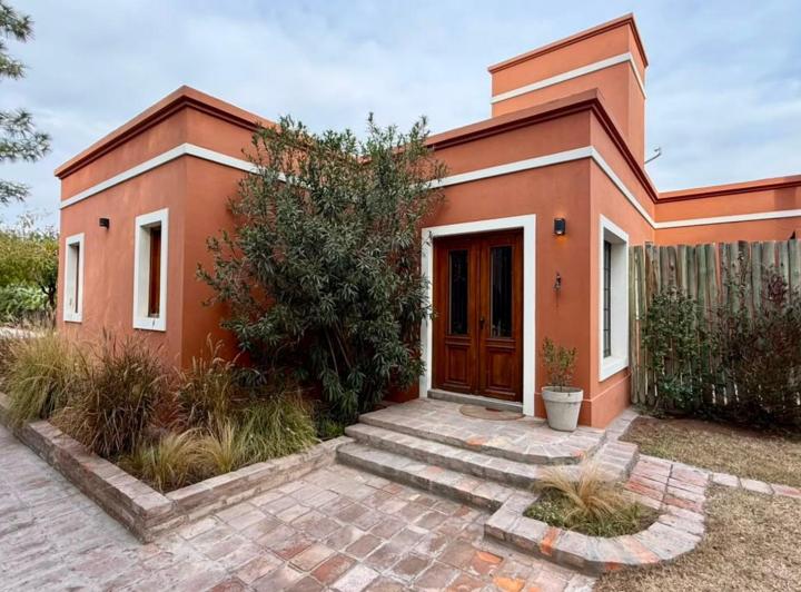 Casa · 150m² · 4 Ambientes · 2 Cocheras