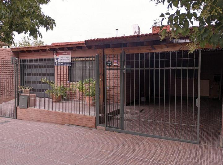 Casa · 109m² · 4 Ambientes · 2 Cocheras