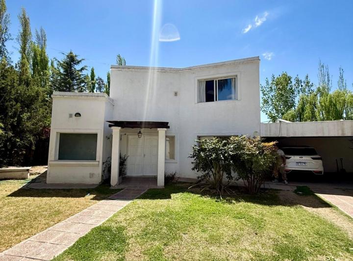 Casa · 340m² · 7 Ambientes · 2 Cocheras