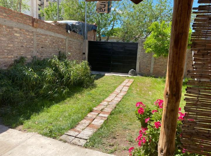 Casa · 60m² · 2 Ambientes · 3 Cocheras