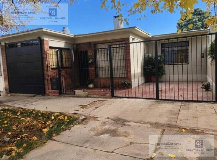 Casa · 80m² · 6 Ambientes · 2 Cocheras