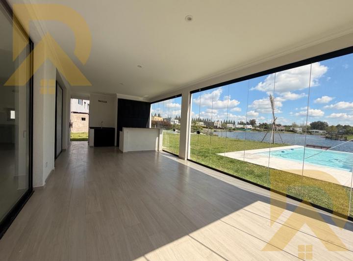 Casa · 184m² · 5 Ambientes · 1 Cochera