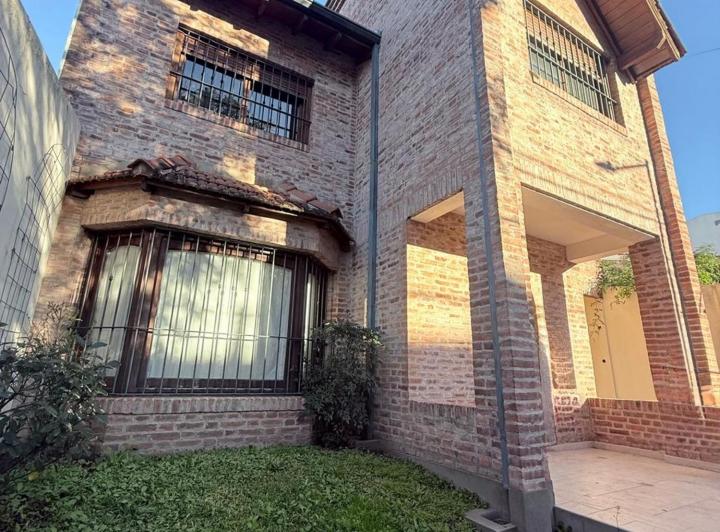 Casa · 149m² · 5 Ambientes · 2 Cocheras