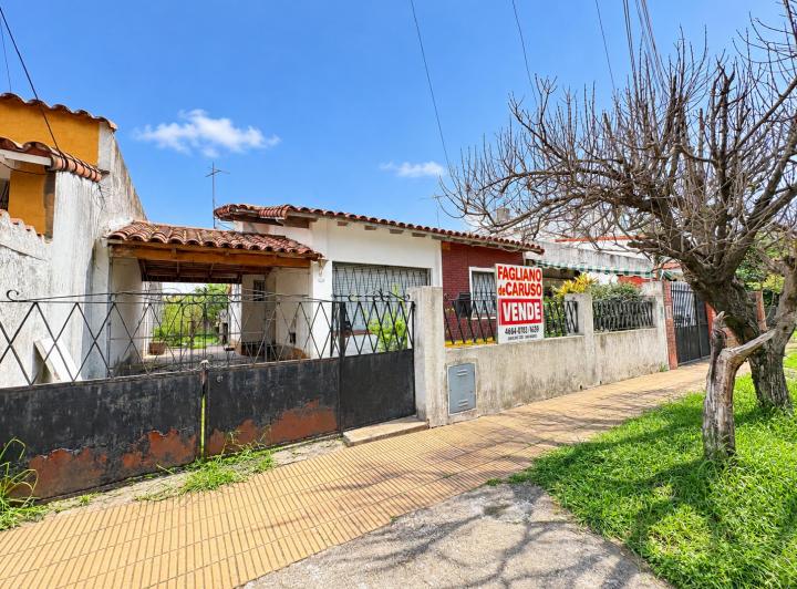 Casa · 80m² · 4 Ambientes · 2 Cocheras