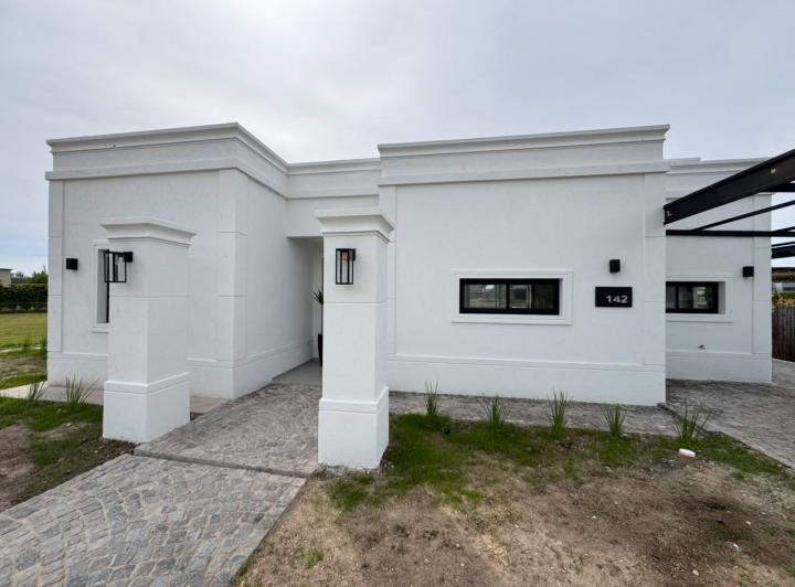 Casa · 184m² · 5 Ambientes · 4 Cocheras