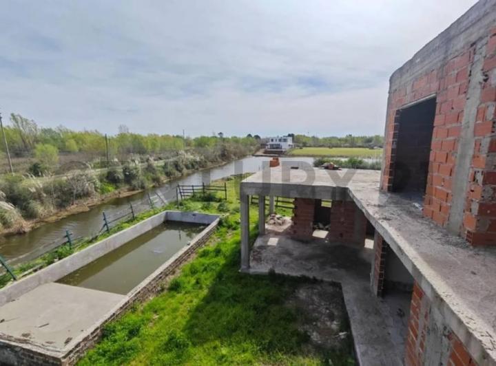 Casa · 190m² · 4 Ambientes · 1 Cochera