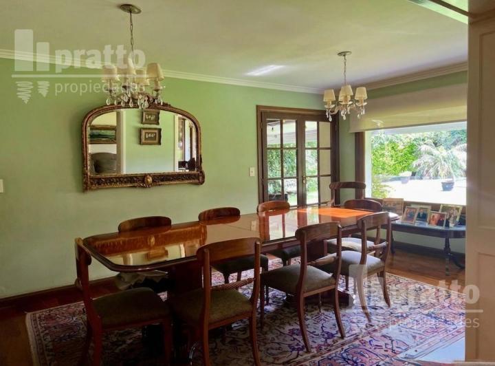 Casa · 528m² · 6 Ambientes · 4 Cocheras