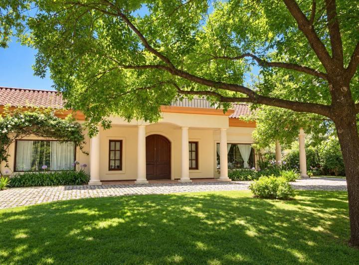 Casa · 239m² · 5 Ambientes · 2 Cocheras