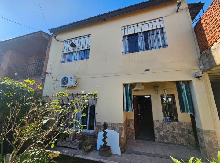 Casa · 160m² · 6 Ambientes · 3 Cocheras