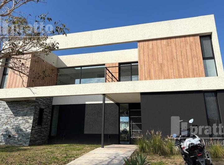 Casa · 224m² · 4 Ambientes · 1 Cochera